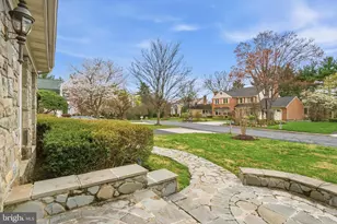 7520 Royal Dominion Dr, Bethesda, MD 20817 - Photo 4