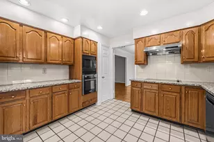 7520 Royal Dominion Dr, Bethesda, MD 20817 - Photo 18