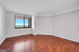 10101 Grosvenor Pl, Rockville, MD 20852 - Photo 32