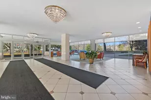 10201 Grosvenor Pl, Rockville, MD 20852 - Photo 4