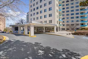 10201 Grosvenor Pl, Rockville, MD 20852 - Photo 2