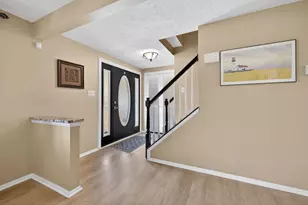 19233 Gunnerfield Ln, Germantown, MD 20874 - Photo 2