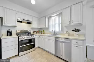 12228 Tildenwood Dr, Rockville, MD 20852 - Photo 18