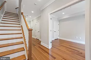 10274 Grosvenor Pl, North Bethesda, MD 20852 - Photo 6