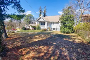 228 Manor Cir, Takoma Park, MD 20912 - Photo 2