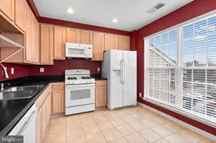 204 Fallsgrove Blvd, Rockville, MD 20850 - Photo 10