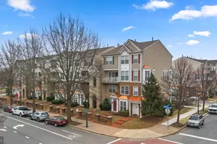 204 Fallsgrove Blvd, Rockville, MD 20850 - Photo 2