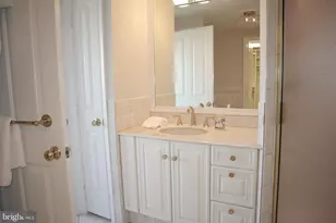 10401 Grosvenor Pl, Rockville, MD 20852 - Photo 46