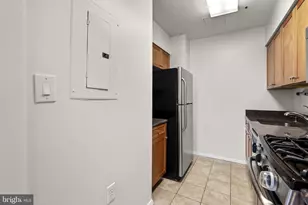 4801 Fairmont Ave, Bethesda, MD 20814 - Photo 16