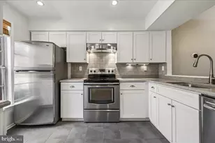 2002 Derby Ridge Ln, Silver Spring, MD 20910 - Photo 2