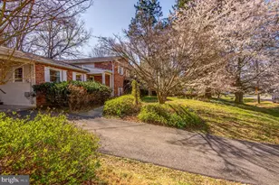 8805 Honeybee Ln, Bethesda, MD 20817 - Photo 2