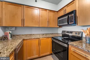 10101 Grosvenor Pl, Rockville, MD 20852 - Photo 12