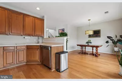 327 Cross Green Street #327B, Gaithersburg, MD 20878 - Photo 8