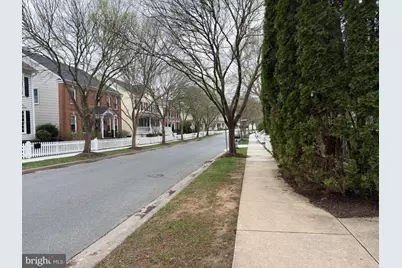 817 Linslade Street #B, Gaithersburg, MD 20878 - Photo 4