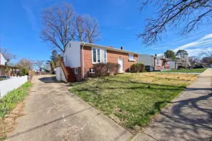 12111 Portree Dr, Rockville, MD 20852 - Photo 2