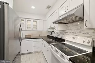 5801 Inman Park Cir, Rockville, MD 20852 - Photo 2