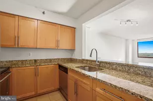10101 Grosvenor Pl, Rockville, MD 20852 - Photo 8