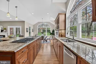 9325 Renshaw Dr, Bethesda, MD 20817 - Photo 18