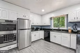 8304 Mariner Ct, Gaithersburg, MD 20882 - Photo 2