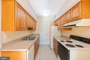 39 Triple Crown Ct, Gaithersburg, MD 20878 - Photo 10