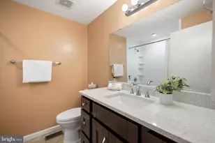 19517 Laguna Dr, Gaithersburg, MD 20879 - Photo 16