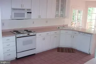 9405 Locust Hill Rd, Bethesda, MD 20814 - Photo 10