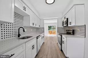 18223 Smoke House Ct, Germantown, MD 20874 - Photo 2