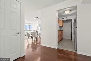 10101 Grosvenor Pl, Rockville, MD 20852 - Photo 4