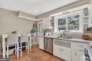 7215 Rollingwood Dr, Chevy Chase, MD 20815 - Photo 10