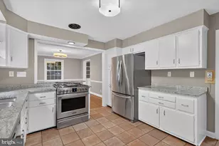 7215 Rollingwood Dr, Chevy Chase, MD 20815 - Photo 10