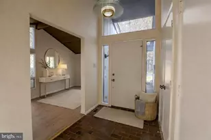6208 Leeke Forest Ct, Bethesda, MD 20817 - Photo 16