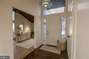 6208 Leeke Forest Ct, Bethesda, MD 20817 - Photo 8