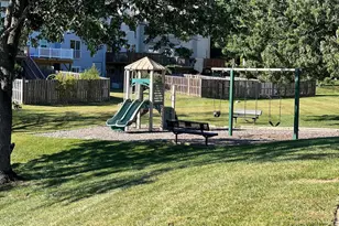 18336 Streamside Dr, Gaithersburg, MD 20879 - Photo 36