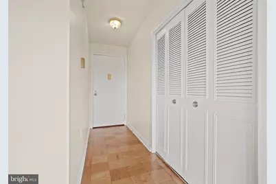 10401 Grosvenor Place #708, Rockville, MD 20852 - Photo 4