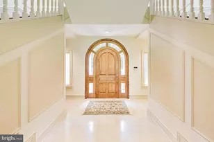 9001 Persimmon Tree Rd, Potomac, MD 20854 - Photo 8