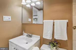 10201 Grosvenor Pl, Rockville, MD 20852 - Photo 28