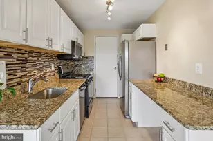 10201 Grosvenor Pl, Rockville, MD 20852 - Photo 16
