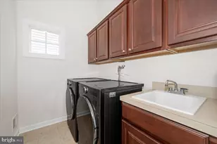 11117 Potomac Oaks Dr, Rockville, MD 20850 - Photo 34