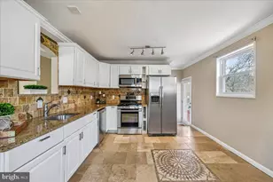 11310 Ashley Dr, North Bethesda, MD 20852 - Photo 4