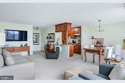 10401 Grosvenor Place #1009, Rockville, MD 20852 - Photo 2