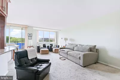 10401 Grosvenor Place #1009, Rockville, MD 20852 - Photo 4