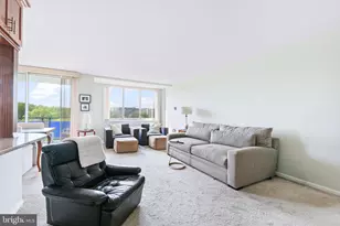 10401 Grosvenor Pl, Rockville, MD 20852 - Photo 4