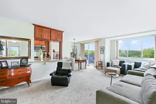 10401 Grosvenor Pl, Rockville, MD 20852 - Photo 6