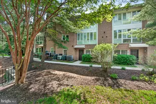 5700 Brewer House Cir, Rockville, MD 20852 - Photo 4