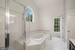 845 Lake Varuna Dr, Gaithersburg, MD 20878 - Photo 34