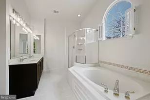 845 Lake Varuna Dr, Gaithersburg, MD 20878 - Photo 36