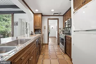 127 Hesketh St, Chevy Chase, MD 20815 - Photo 18