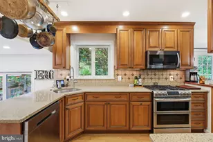 2295 Dunster Ln, Potomac, MD 20854 - Photo 10