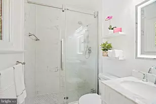 6607 Lone Oak Dr, Bethesda, MD 20817 - Photo 28
