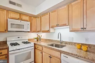 10 Monroe St, Rockville, MD 20850 - Photo 12